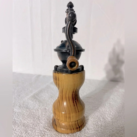 Handmade Antique Style Carved Wood Pepper Mill Pepper  Grinder - Picture 3 of 16